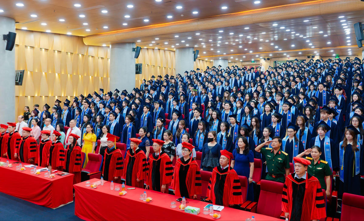Lễ tốt nghiệp và trao bằng kỹ sư, cử nhân HIU ngày 18/7