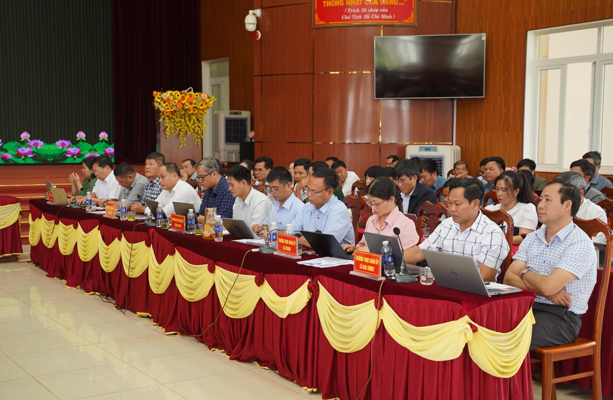 Các đại biểu tham dự buổi làm việc. Ảnh: Đình Sang.