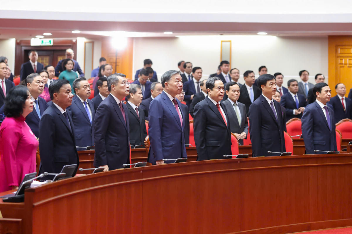 Tổng Bí thư, Chủ tịch nước Tô Lâm cùng các lãnh đạo Đảng, Nhà nước, MTTQ Việt Nam dự khai mạc Hội nghị lần thứ ba Ban Chấp hành Trung ương Đảng khoá XIV - Ảnh: VGP/Nhật Bắc