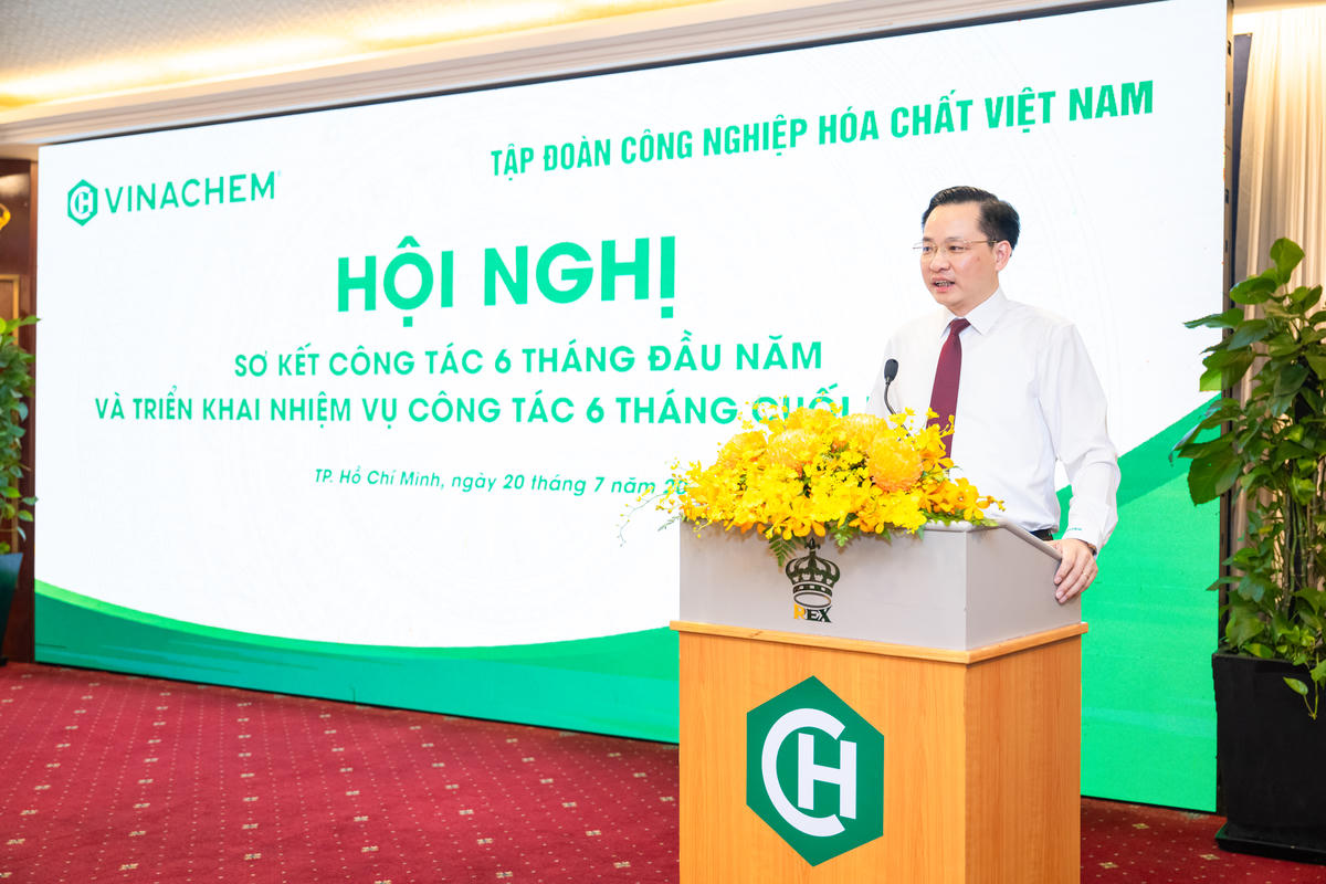 Ông Nguyễn Hữu Tú, Tổng Giám đốc Tập đoàn Hóa chất Việt Nam phát biểu khai mạc hội nghị