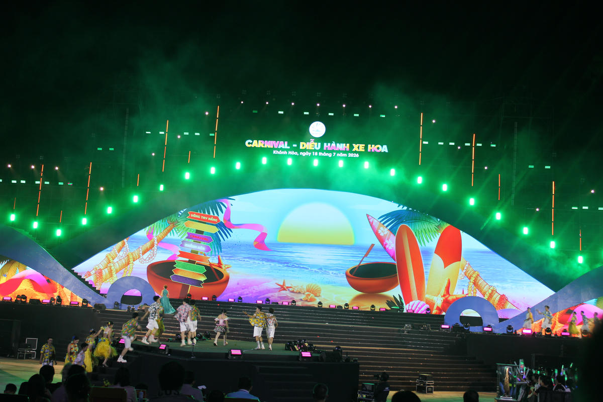 Nhiều tiết mục văn nghệ đặc sắc, tại Festival Biển Khánh Hòa năm 2026.