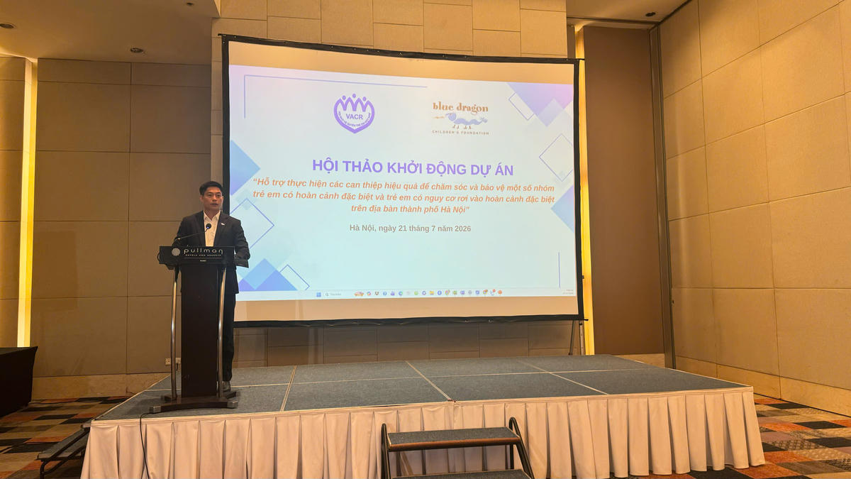 Ông Đỗ Duy Vị, Đồng Giám đốc Tổ chức Blue Dragon International Australia tại Việt Nam chia sẻ ý nghĩa của dự án. Ảnh: Mai Hoa