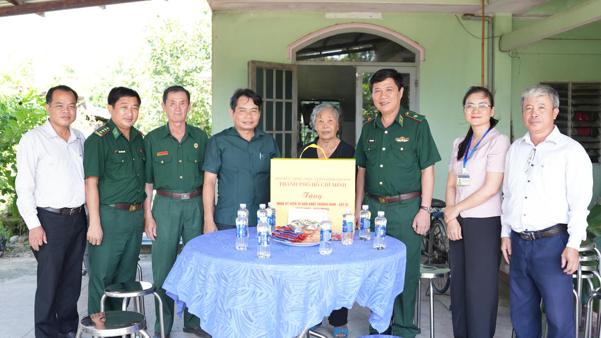 TP Hồ Chí Minh: Thăm hỏi, tri ân các gia đình người có công nhân dịp 27/7