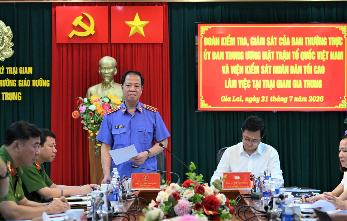 Phó Viện trưởng Viện KSND tối cao Trần Hải Quân phát biểu kết luận buổi kiểm tra, giám sát. Ảnh: Tấn Thành.