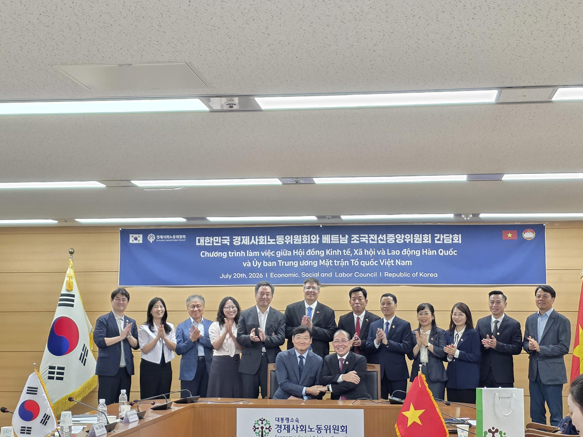 Phó Chủ tịch Hoàng Công Thủy cùng các đại biểu tham dự Hội đàm với Hội đồng Kinh tế, Xã hội và Lao động Hàn Quốc (ESLC).