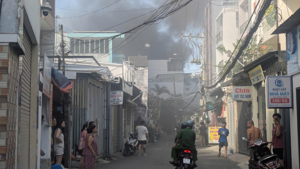 TP Hồ Chí Minh: Điều tra nguyên nhân vụ cháy căn nhà 4 tầng trong khu dân cư