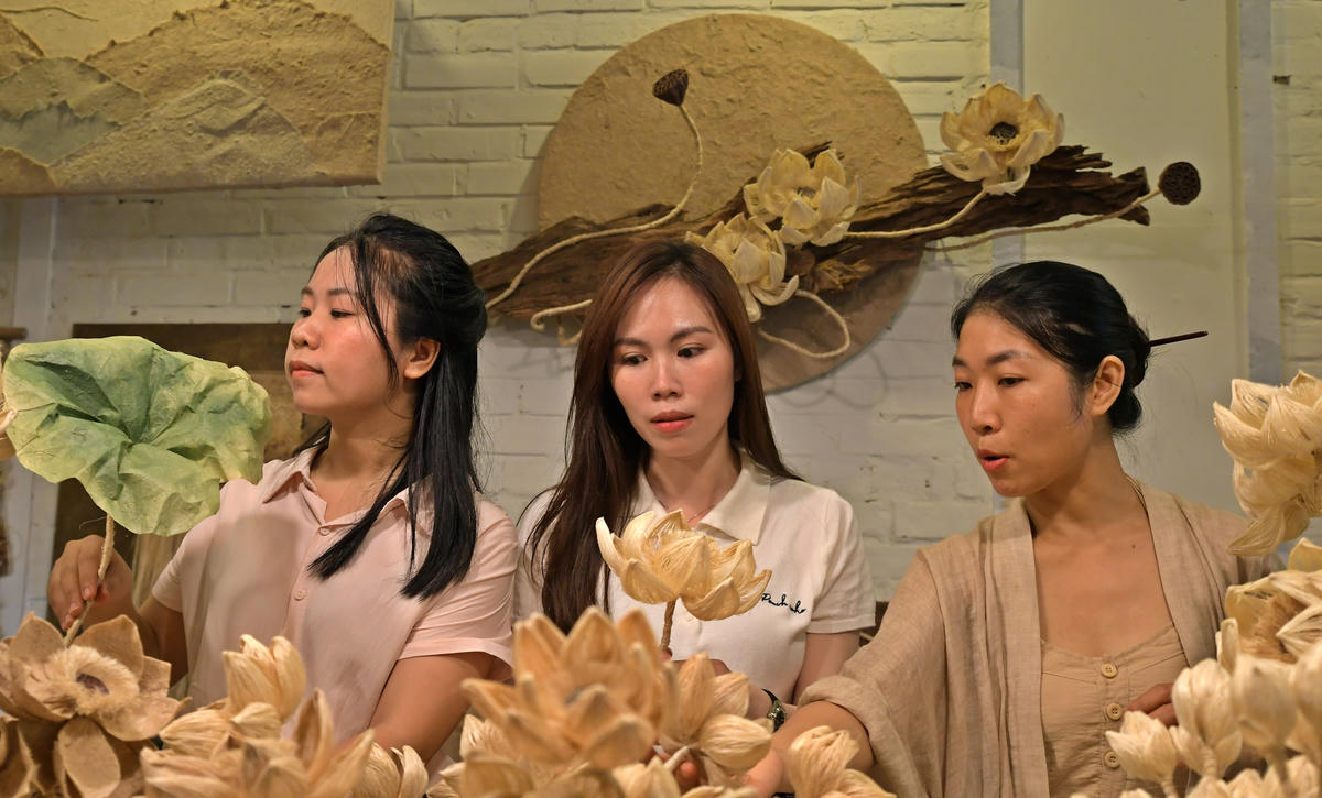 Theo bước di sản cộng đồng