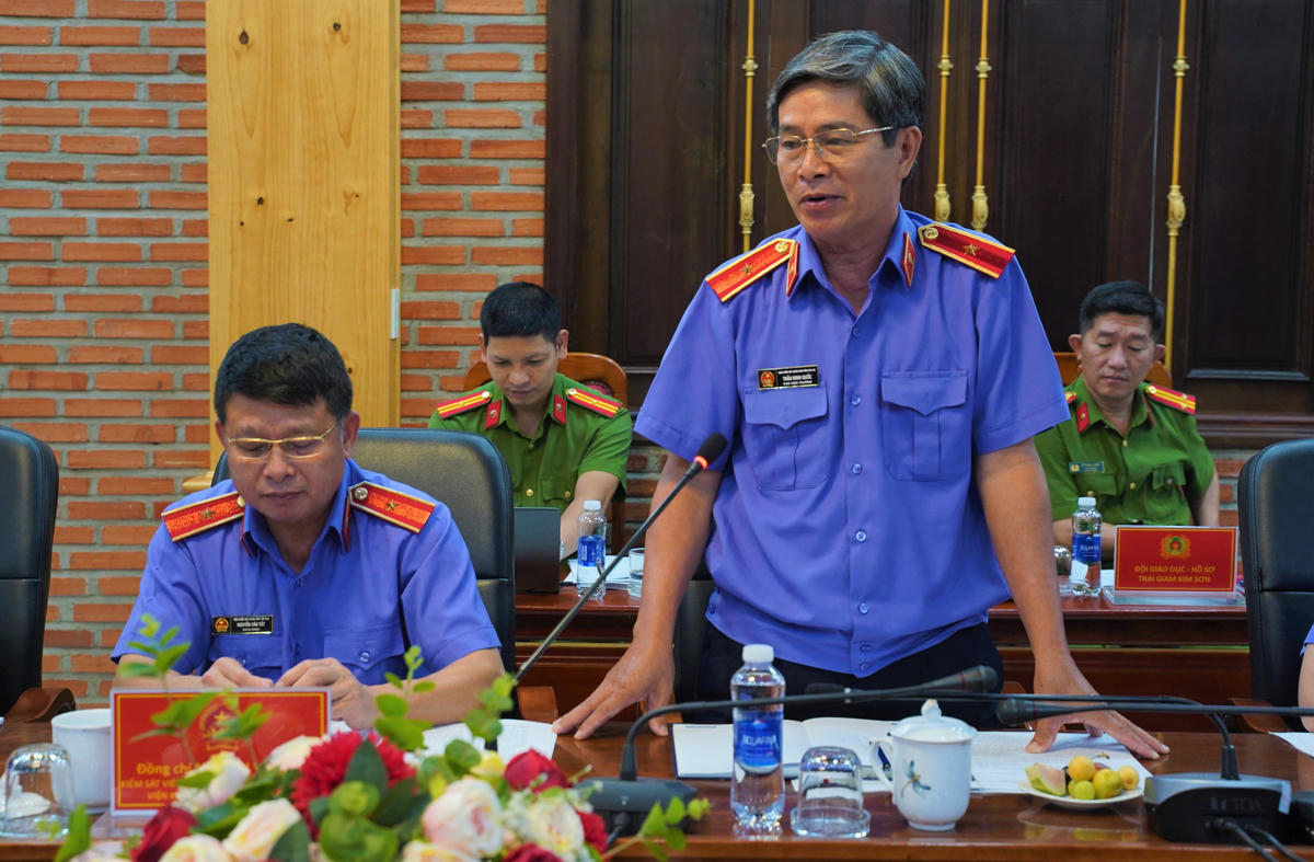 Lãnh đạo Viện KSND tối cao phát biểu tại buổi kiểm tra, giám sát tại trại giam Gia Trung. Ảnh: Đình Sang.