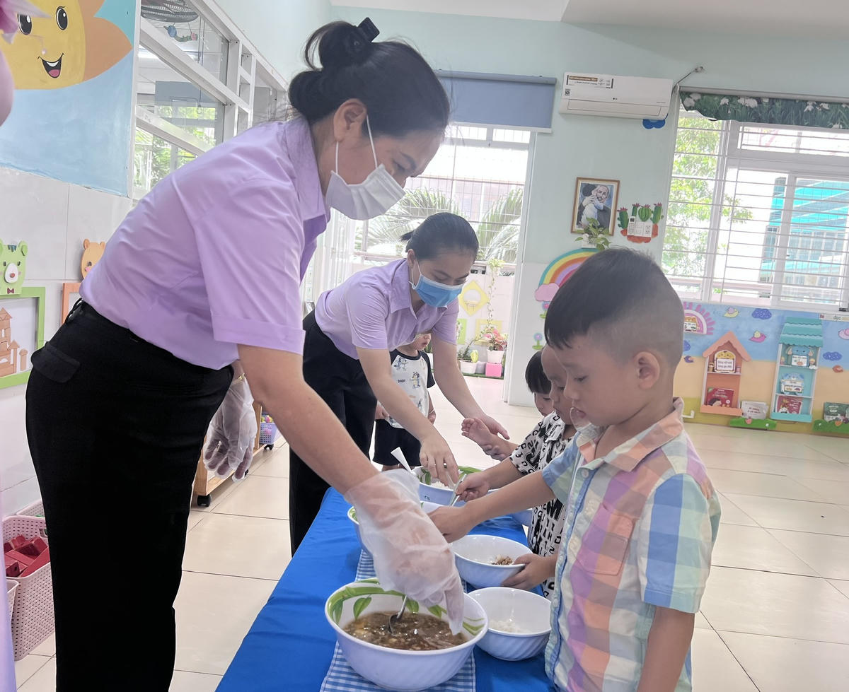 Xây dựng chuỗi thực phẩm an toàn cho bữa ăn học đường