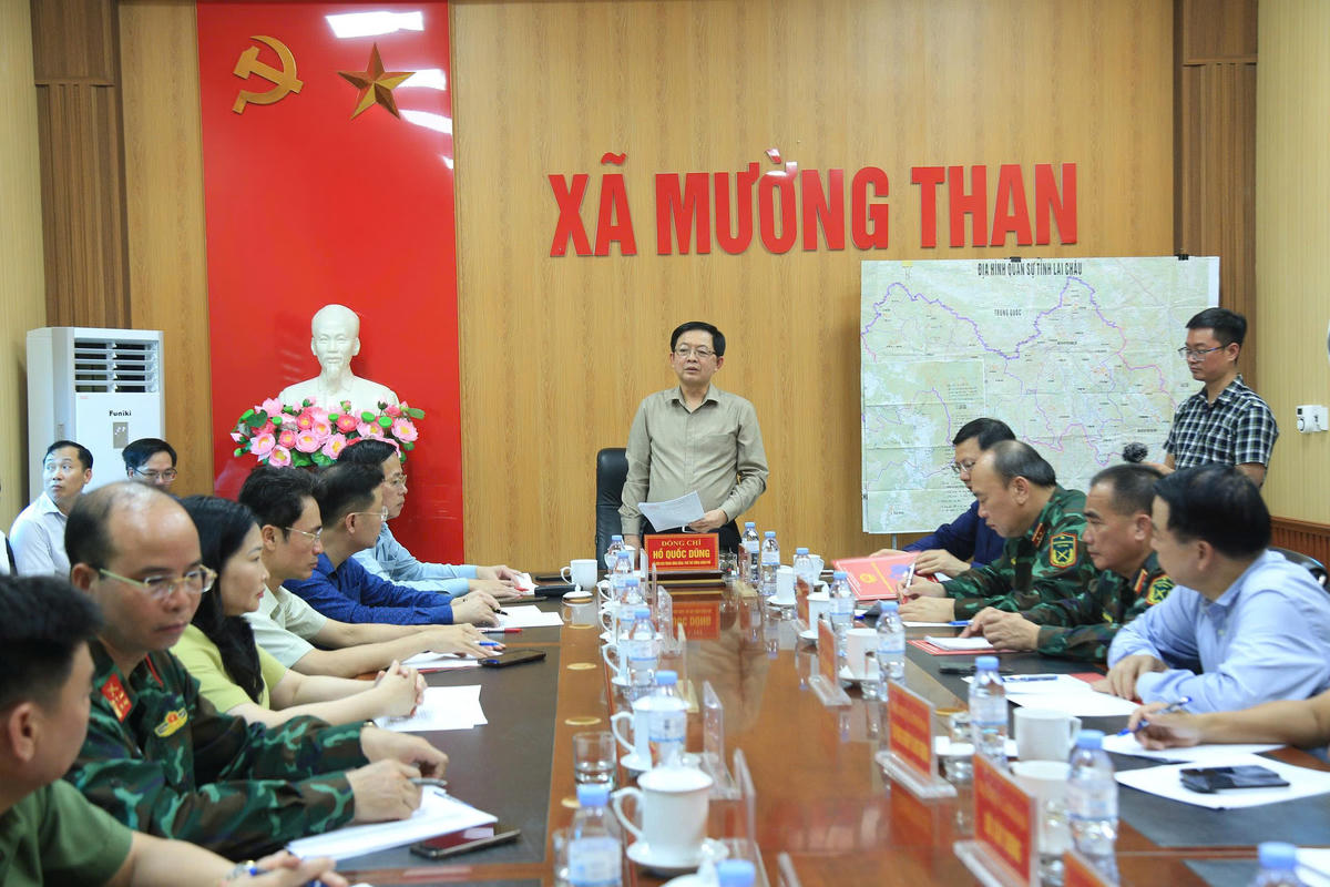 Phó Thủ tướng Hồ Quốc Dũng và Đoàn công tác làm việc với lãnh đạo tỉnh Lai Châu. Ảnh: Thanh Tiến.
