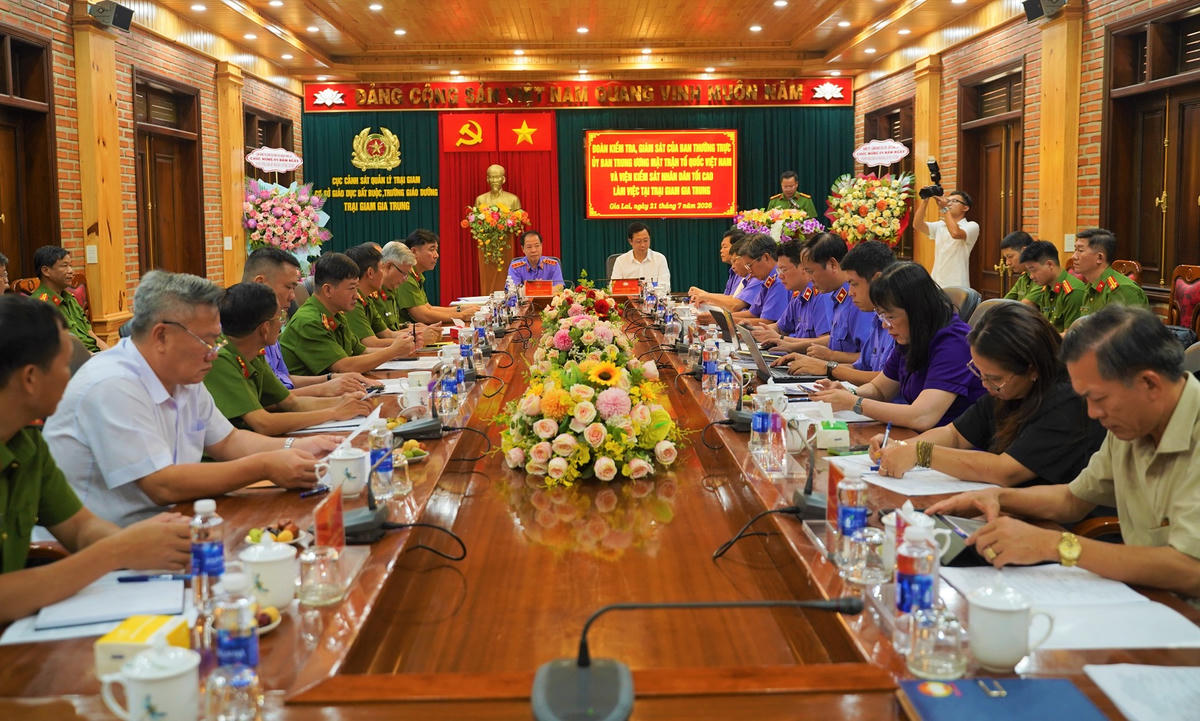 Quang cảnh buổi kiểm tra giám sát tại tỉnh Gia Lai. Ảnh: Đình Sang.