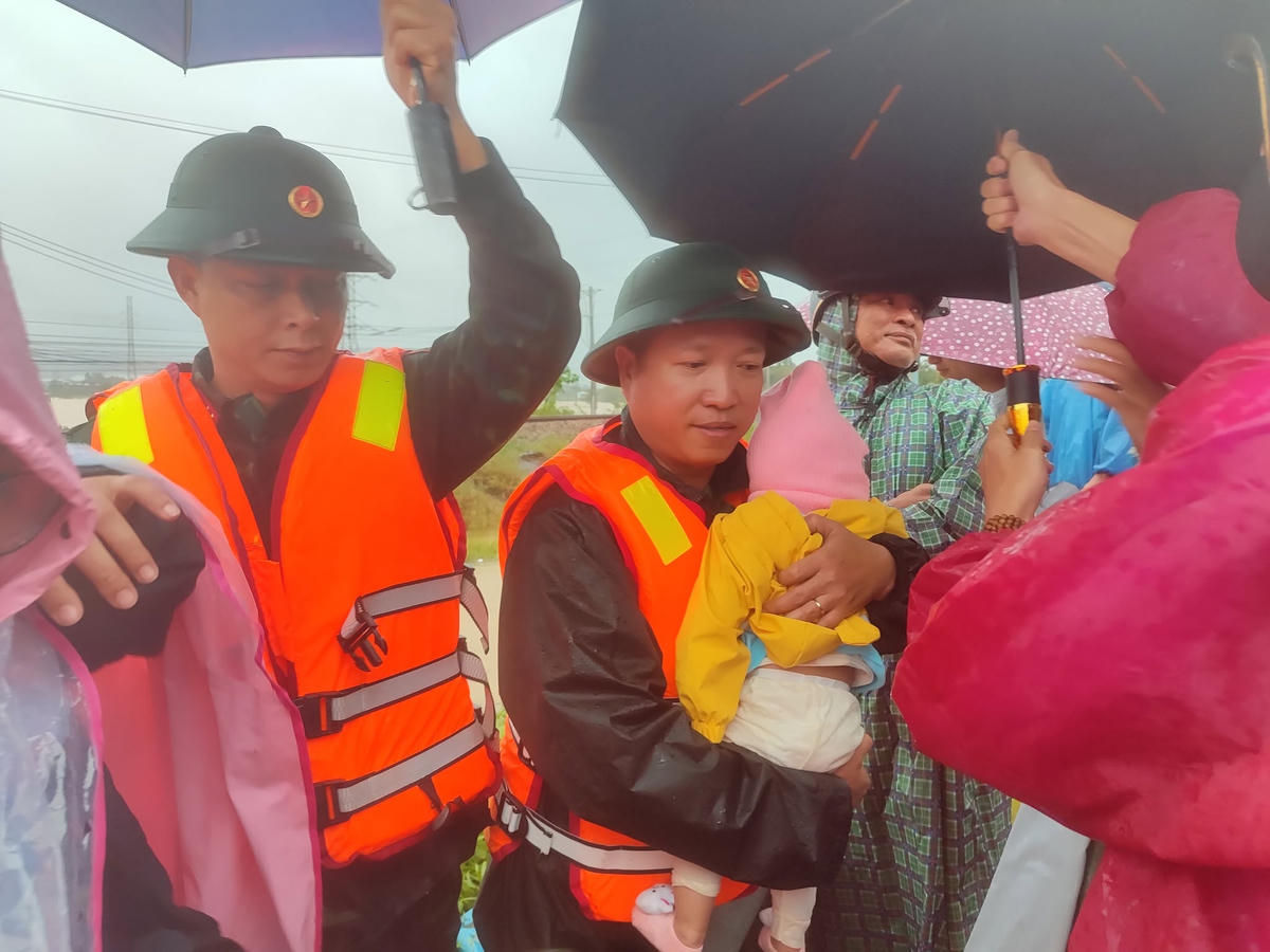 Nghiên cứu nhân rộng tổ xung kích có kinh nghiệm sông nước để ứng phó thiên tai