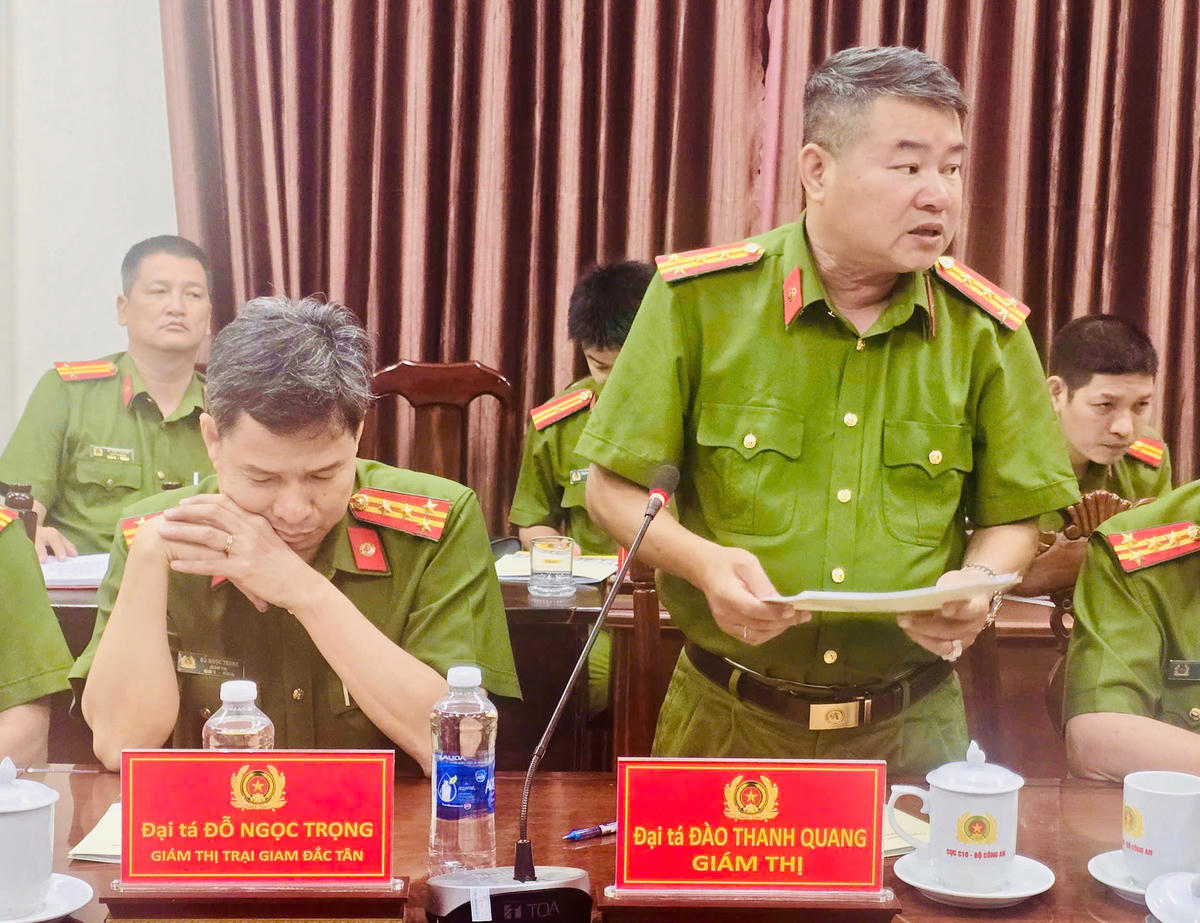 Đại tá Đào Thanh Quang, Giám thị Trại giam Đắk Trung phát biểu. Ảnh: Tiến Đạt.