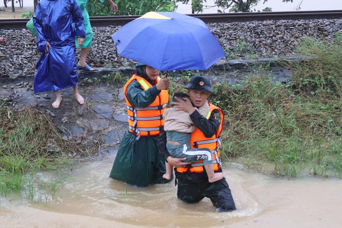 Nghiên cứu nhân rộng tổ xung kích có kinh nghiệm sông nước để ứng phó thiên tai