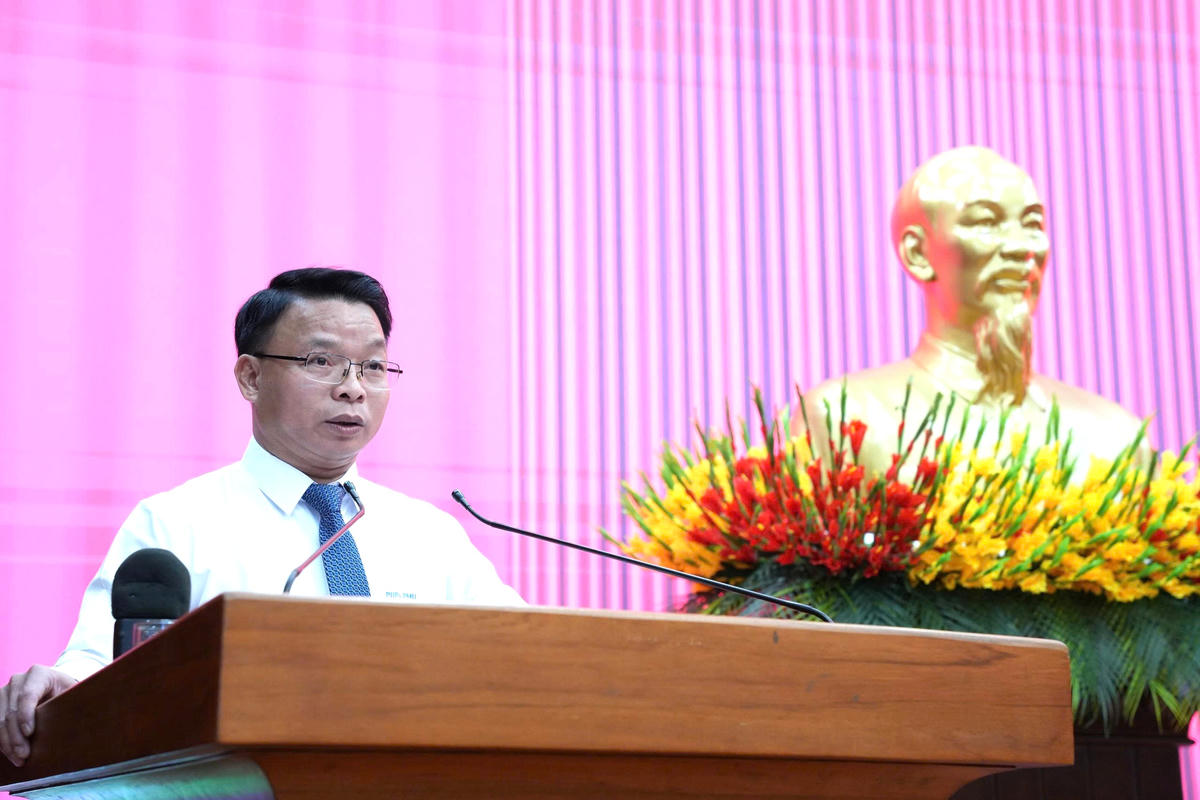 Ông Lê Thành Hưng, Giám đốc Sở Xây dựng: “Luôn nêu cao tinh thần trách nhiệm, tận tâm, tận lực, nói đi đôi với làm; khách quan, công tâm trong thực thi công vụ; không ngừng nỗ lực để hoàn thành tốt mọi nhiệm vụ được giao, góp phần xây dựng TP Đà Nẵng phát triển nhanh, bền vững, hiện đại và đáng sống”. Ảnh: Nguyễn Tú.