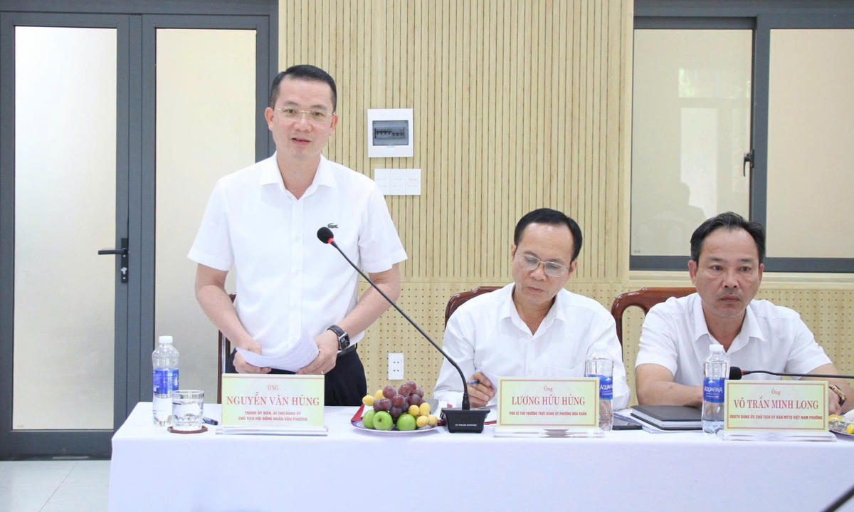 Bí thư Đảng ủy, Chủ tịch HĐND phường Hòa Xuân Nguyễn Văn Hùng phát biểu tại buổi giám sát. Ảnh: Trung Trực.