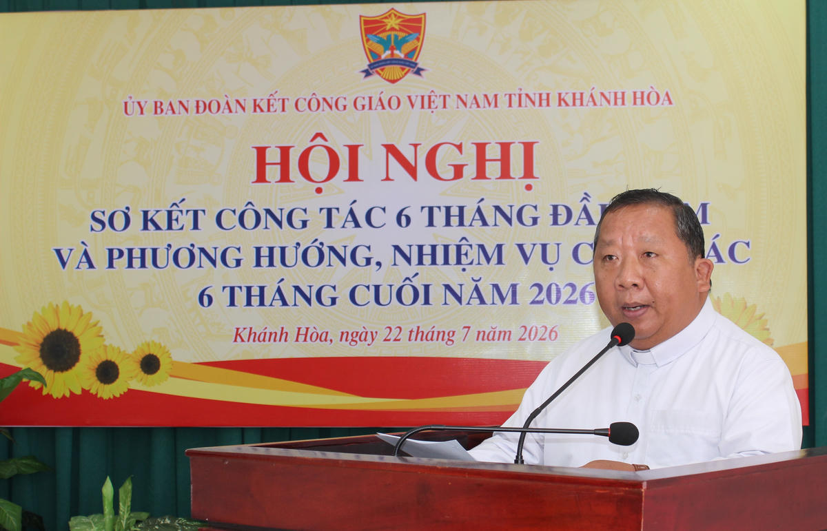 Linh mục Nguyễn Văn Nhứt, Chủ tịch Ủy ban Đoàn kết Công Giáo Việt Nam tỉnh Khánh Hòa phát biểu khai mạc tại hội nghị.