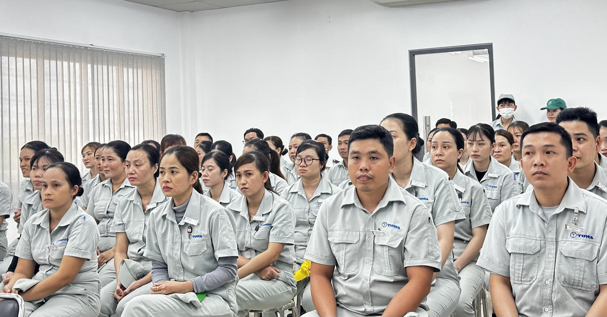 Đoàn viên, công nhân lao động Công ty TNHH Công nghiệp Towa – Chi nhánh Southern Star tham dự chương trình gặp gỡ, động viên của lãnh đạo tỉnh Vĩnh Long. (Ảnh: Trung Ngãi).