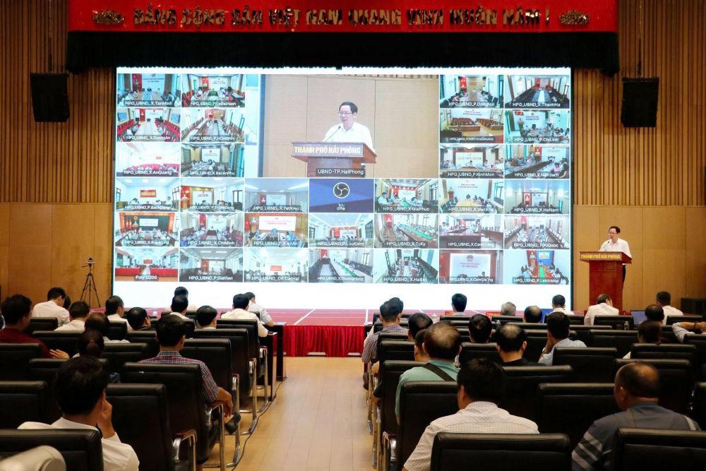 Hội nghị được tổ chức theo hình thức trực tiếp kết hợp trực tuyến đến các xã, phường, đặc khu trên địa bàn. Ảnh: PT. 