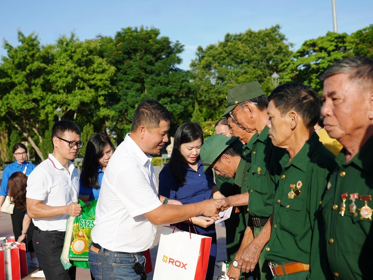 Những hoạt động tri ân thể hiện lòng biết ơn với các thế hệ đi trước, giúp mỗi CBNV hiểu hơn giá trị của hòa bình
