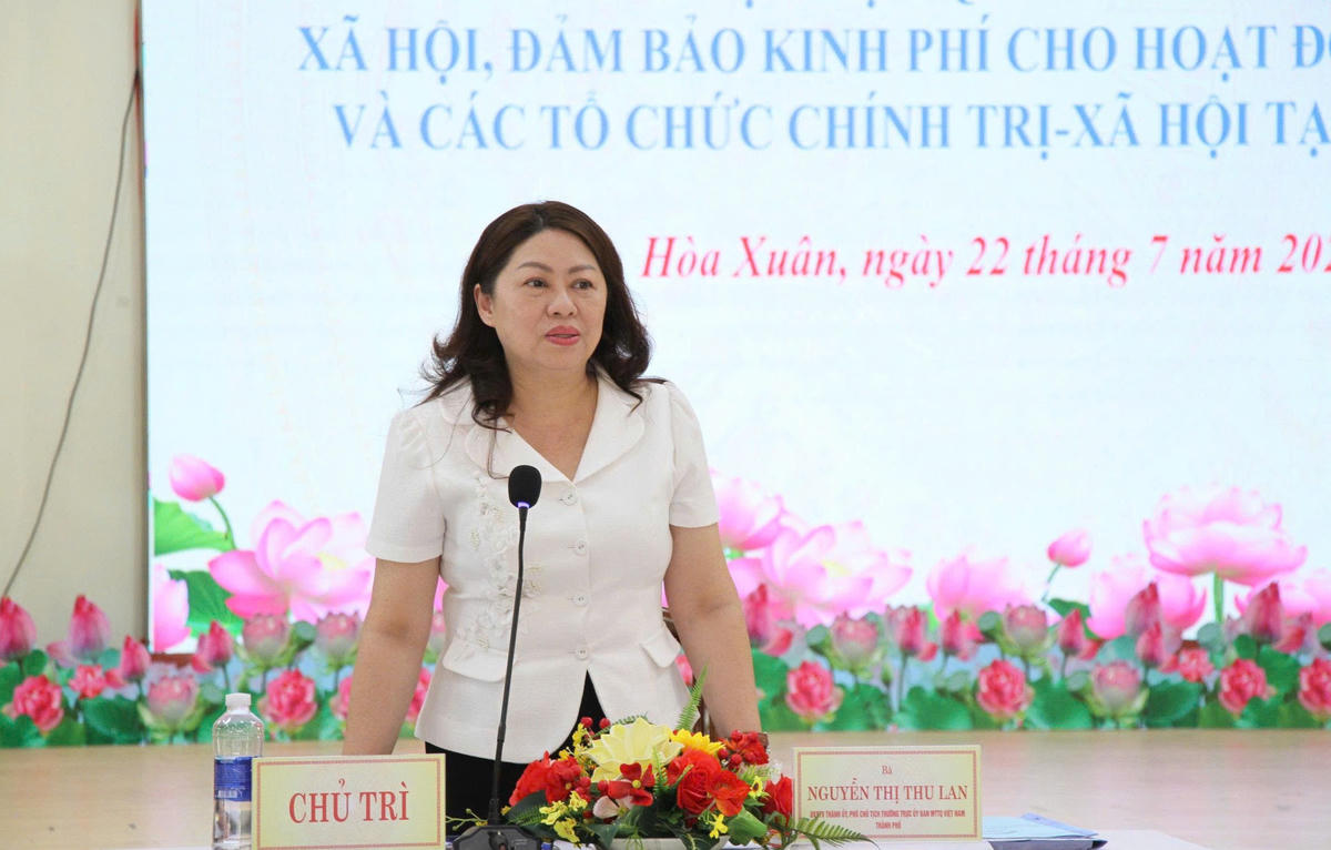 Phó Chủ tịch Thường trực Ủy ban Mặt trận Tổ quốc Việt Nam thành phố Nguyễn Thị Thu Lan - Trưởng đoàn giám sát. Ảnh: Trung Trực.