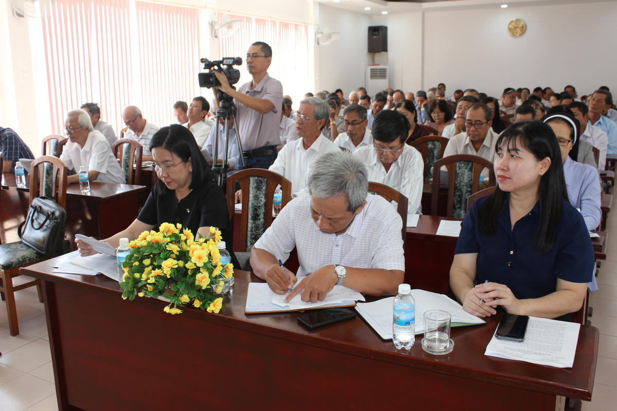 Các đại biểu tham dự hội nghị.