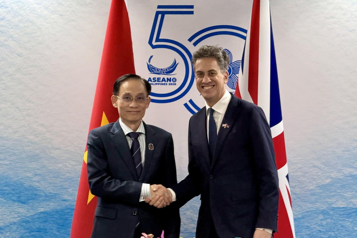 Bộ trưởng Ngoại giao Lê Hoài Trung gặp Bộ trưởng Ngoại giao Vương quốc Anh Ed Miliband. Ảnh: BNG