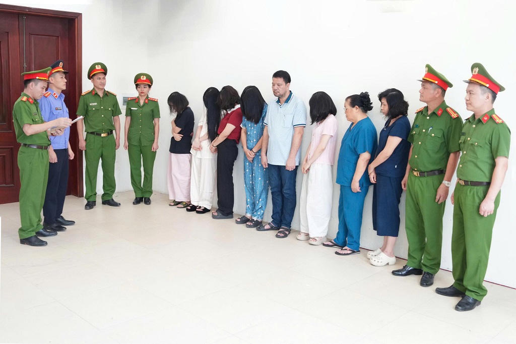 Đường dây 'vẽ bệnh' tại phòng khám bị triệt xóa, 10 bị can bị khởi tố