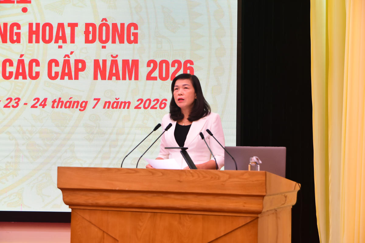 Bà Phạm Thị Minh Xuân, Phó Chủ tịch HĐND tỉnh Tuyên Quang phát biểu. Ảnh: Xuân Trường.