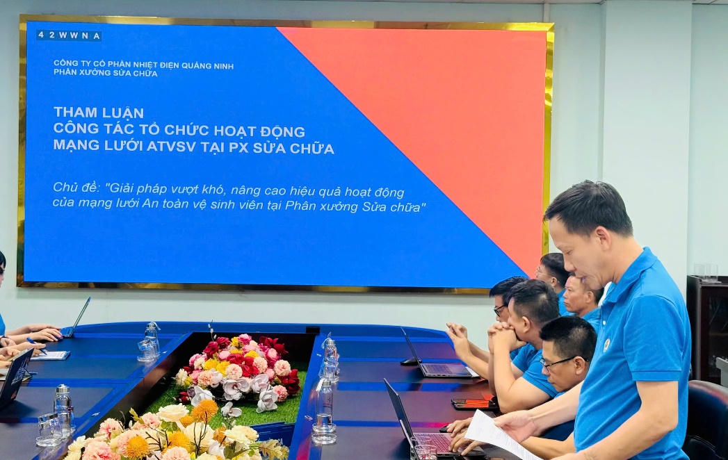 Đại biểu tham luận, chia sẻ kinh nghiệm và đề xuất giải pháp nâng cao hiệu quả công tác ATVSLĐ tại Hội nghị.