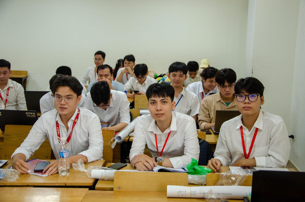 Sinh viên ĐH Bách khoa Hà Nội (ảnh NTCC) 