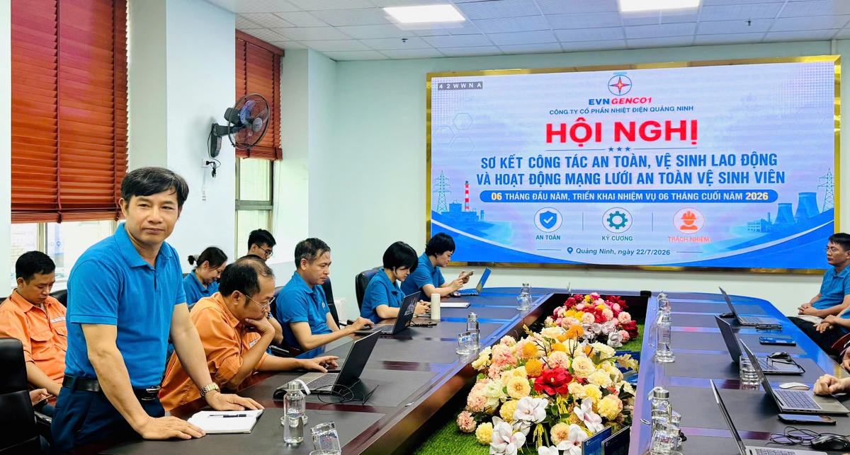 Ông Trần Văn Thủy - gương sáng ATVSV tiêu biểu chia sẻ kinh nghiệm, lan tỏa văn hóa an toàn tại nơi làm việc.