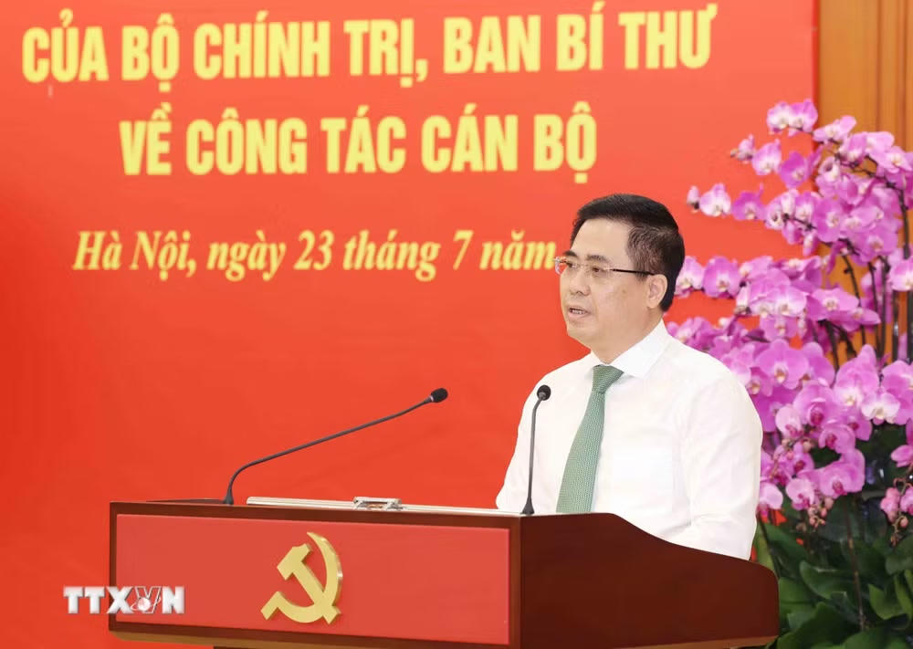 ttxvn-hoi-nghi-cong-bo-cac-quyet-dinh-cua-bo-chinh-tri-ban-bi-thu-ve-cong-tac-can-bo-8.jpg
