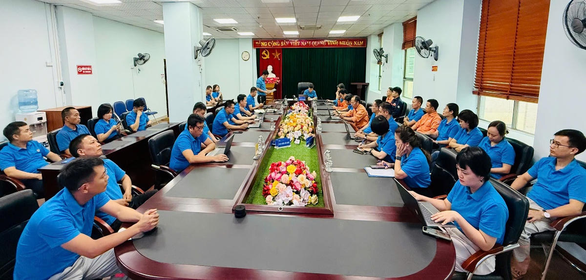 Toàn cảnh Hội nghị sơ kết công tác ATVSLĐ và hoạt động mạng lưới ATVSV 6 tháng đầu năm 2026.