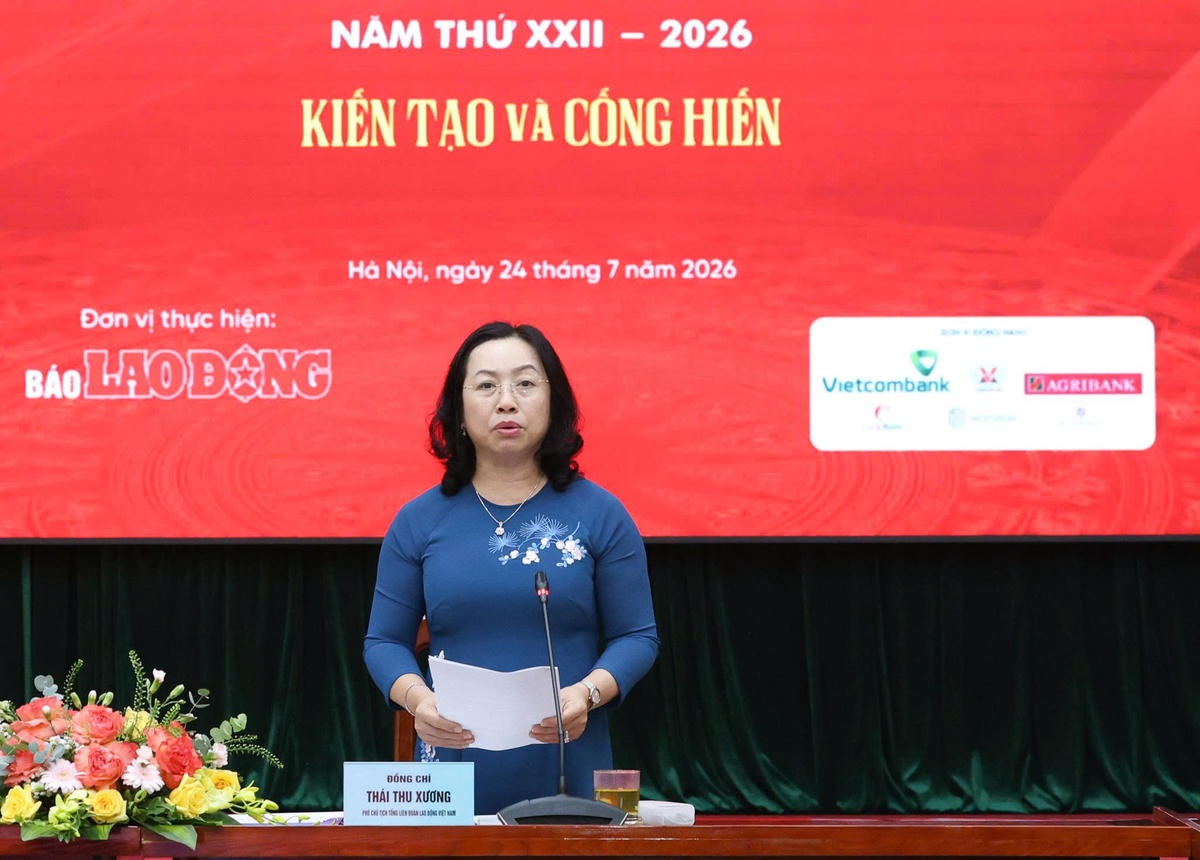 Bà Thái Thu Xương, Phó Chủ tịch Tổng LĐLĐ Việt Nam chủ trì buổi họp báo. Ảnh: PV