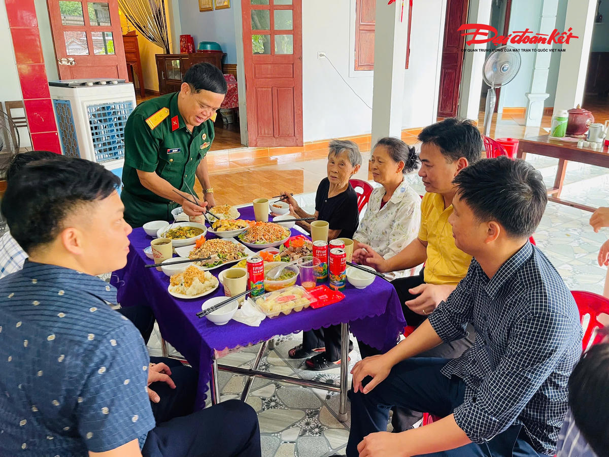 MTTQ xã Đại Đồng: Tổ chức bữa cơm tri ân tại nhà Mẹ Việt Nam anh hùng