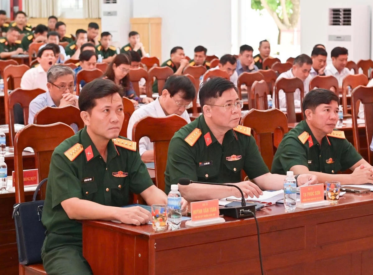 Các đại biểu dự hội nghị.