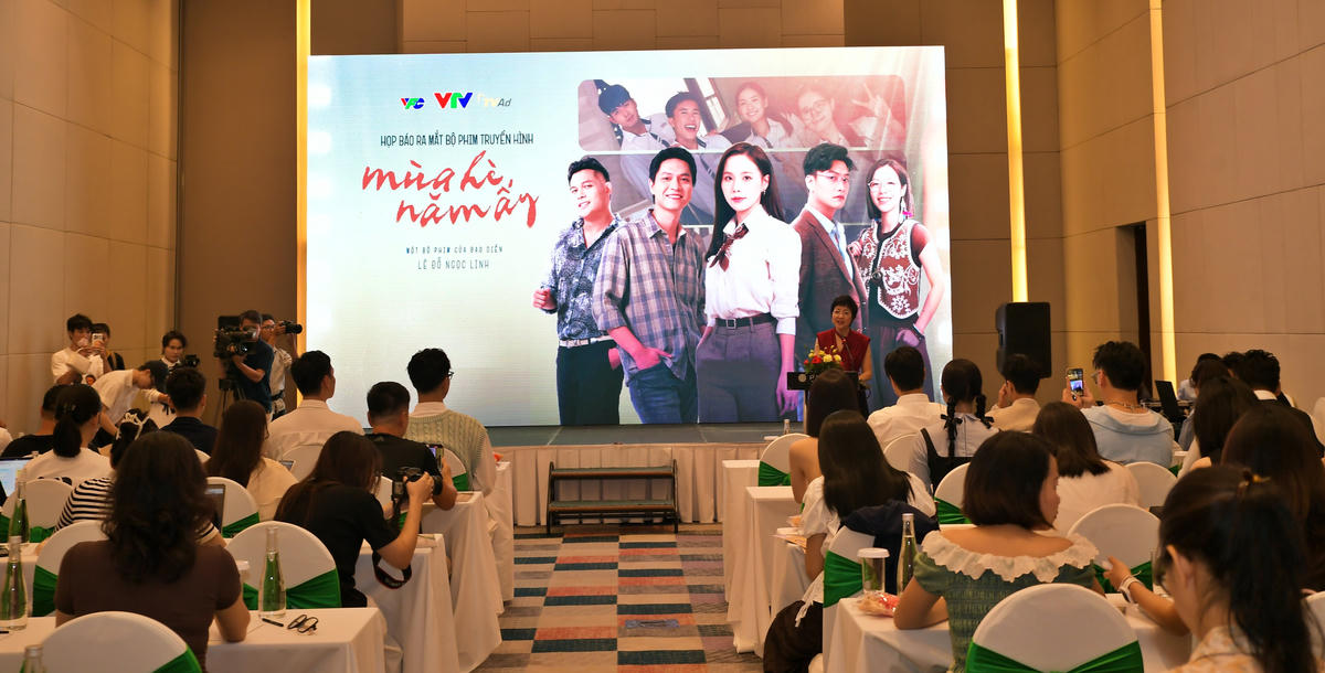 Mùa hè năm ấy sẽ chính thức phát sóng vào 20 giờ các tối thứ Hai, Ba và Tư hằng tuần trên VTV3, bắt đầu từ ngày 3/8. 