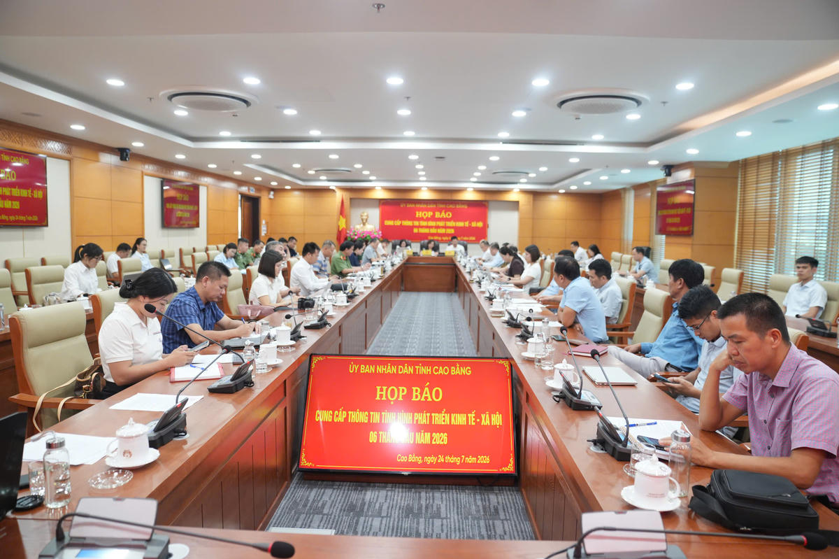 Quang cảnh buổi họp báo.