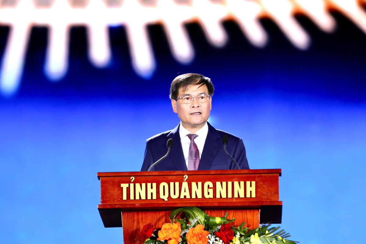  Chủ tịch UBND tỉnh Quảng Ninh Bùi Văn Khắng phát biểu tại chương trình. Ảnh: Thanh Tùng.