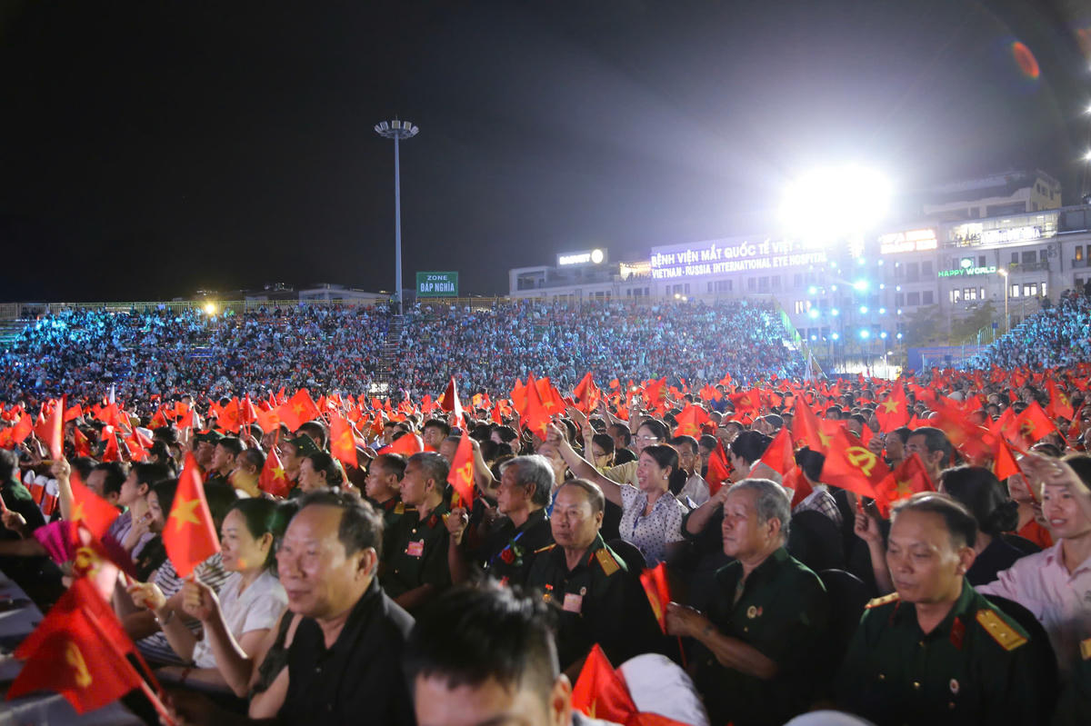 Phó Thủ tướng Phạm Thị Thanh Trà dự chương trình nghệ thuật đặc biệt “Mãi mãi tuổi 20” 