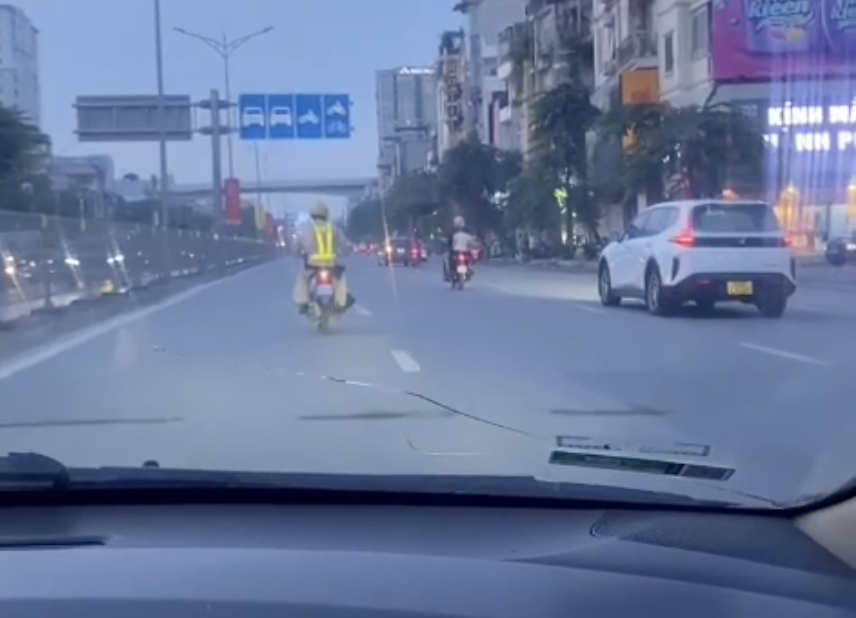 Hành động kịp thời của cán bộ Đội CSGT đường bộ số 14 góp phần giúp bệnh nhi được cấp cứu trong "thời gian vàng".