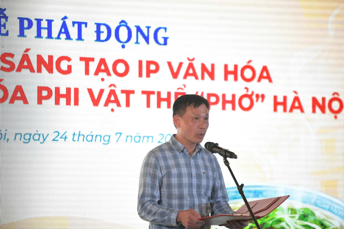 Ông Nguyễn Thành Lợi, Phó Giám đốc Cơ quan Báo và Phát thanh, Truyền hình Hà Nội phát động cuộc thi. 
