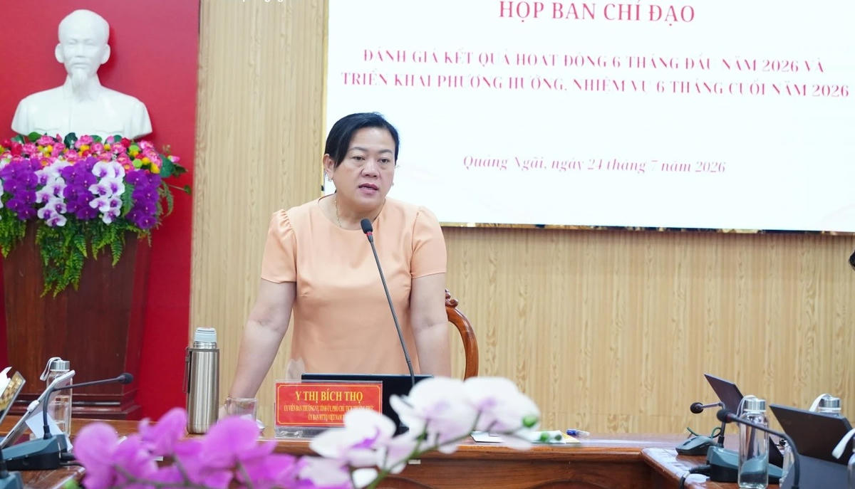 Bà Y Thị Bích Thọ, Phó Chủ tịch Thường trực Ủy ban MTTQ Việt Nam tỉnh Quảng Ngãi phát biểu kết luận cuộc họp. Ảnh: BH.