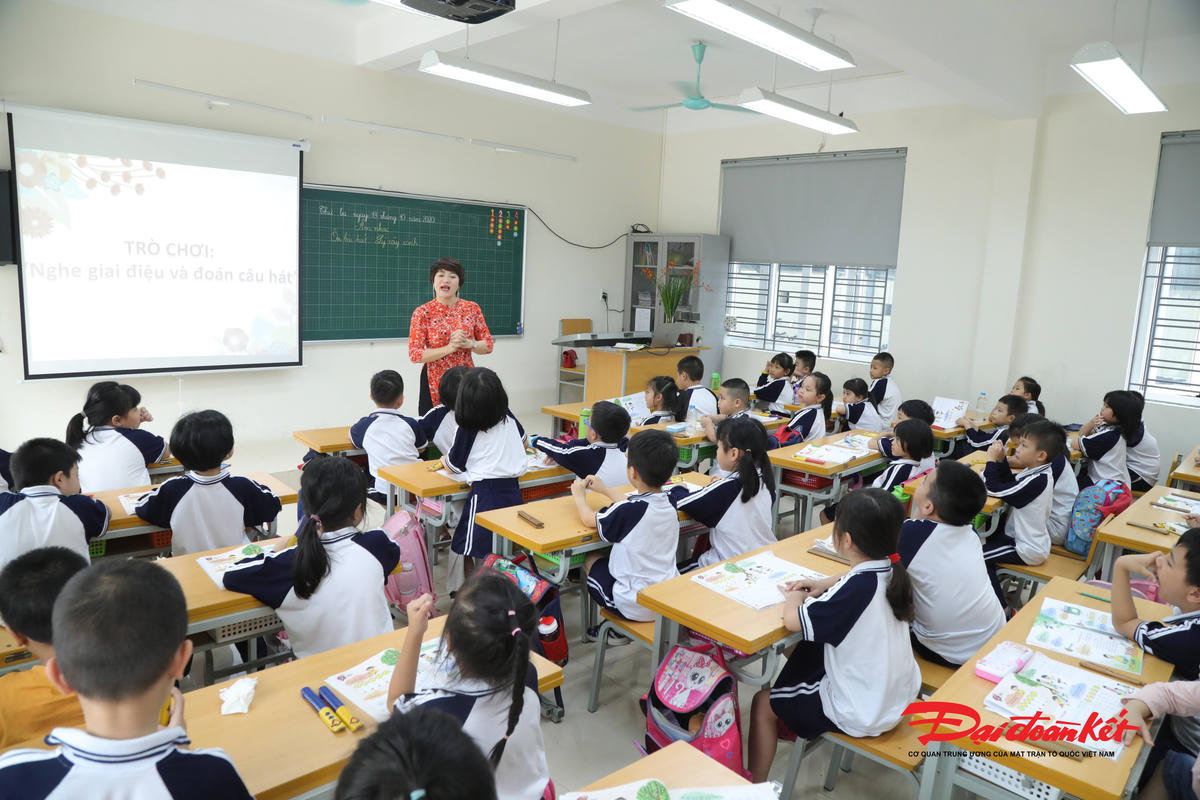 Một giờ học của cô và trò Trường Tiểu học Phương Mai (Hà Nội). Ảnh: Quang Vinh