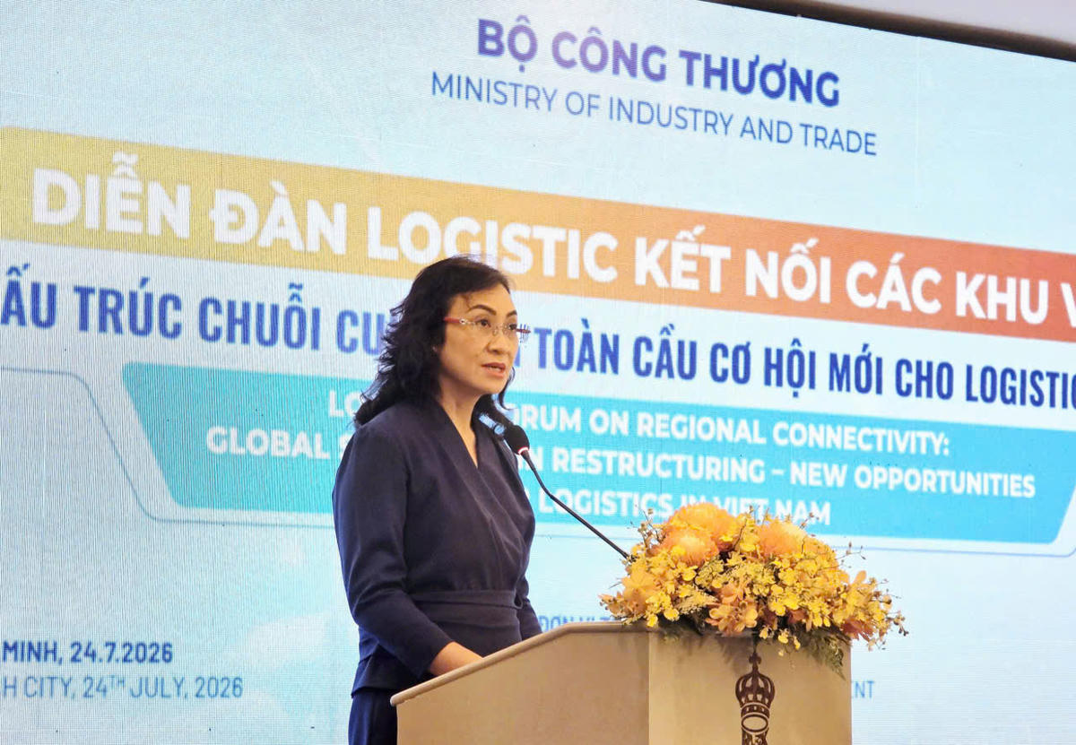 Bà Phan Thị Thắng, Thứ trưởng Bộ Công Thương phát biểu khai mạc diễn đàn. Ảnh: S.X