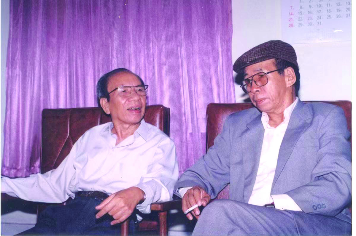 Nhà văn Hữu Mai và nhà tình báo Vũ Ngọc Nhạ.