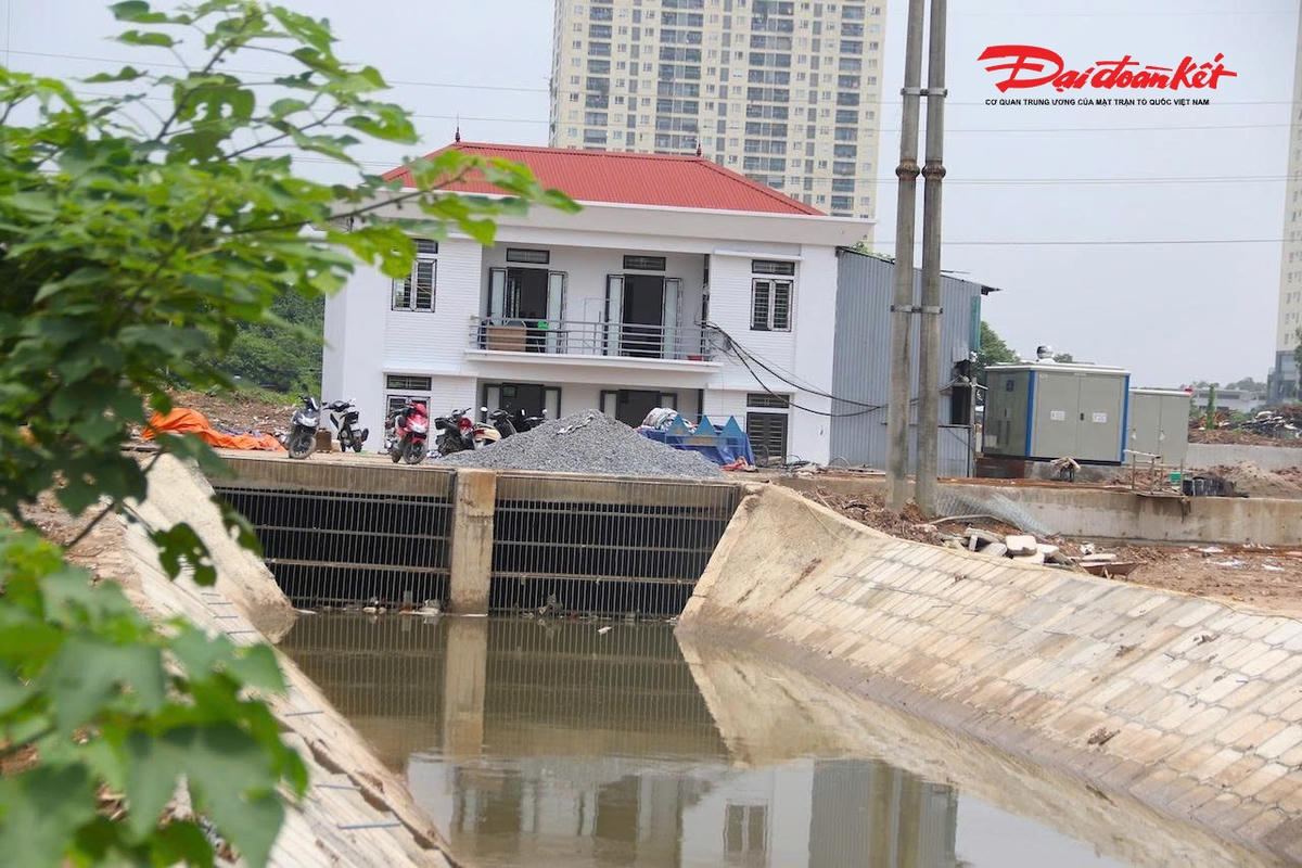 Theo ghi nhận của PV Báo Đại đoàn kết, các trạm bơm Cầu Ngà 1, Cầu Ngà 3, Đồng Tép cùng tuyến kênh thu gom, dẫn nước từ đường gom Đại lộ Thăng Long đã cơ bản hoàn thành phần xây dựng. Nhà thầu đang tập trung hoàn thiện cảnh quan, hạ tầng phụ trợ và các hạng mục kỹ thuật nhằm sớm khớp nối toàn bộ hệ thống.