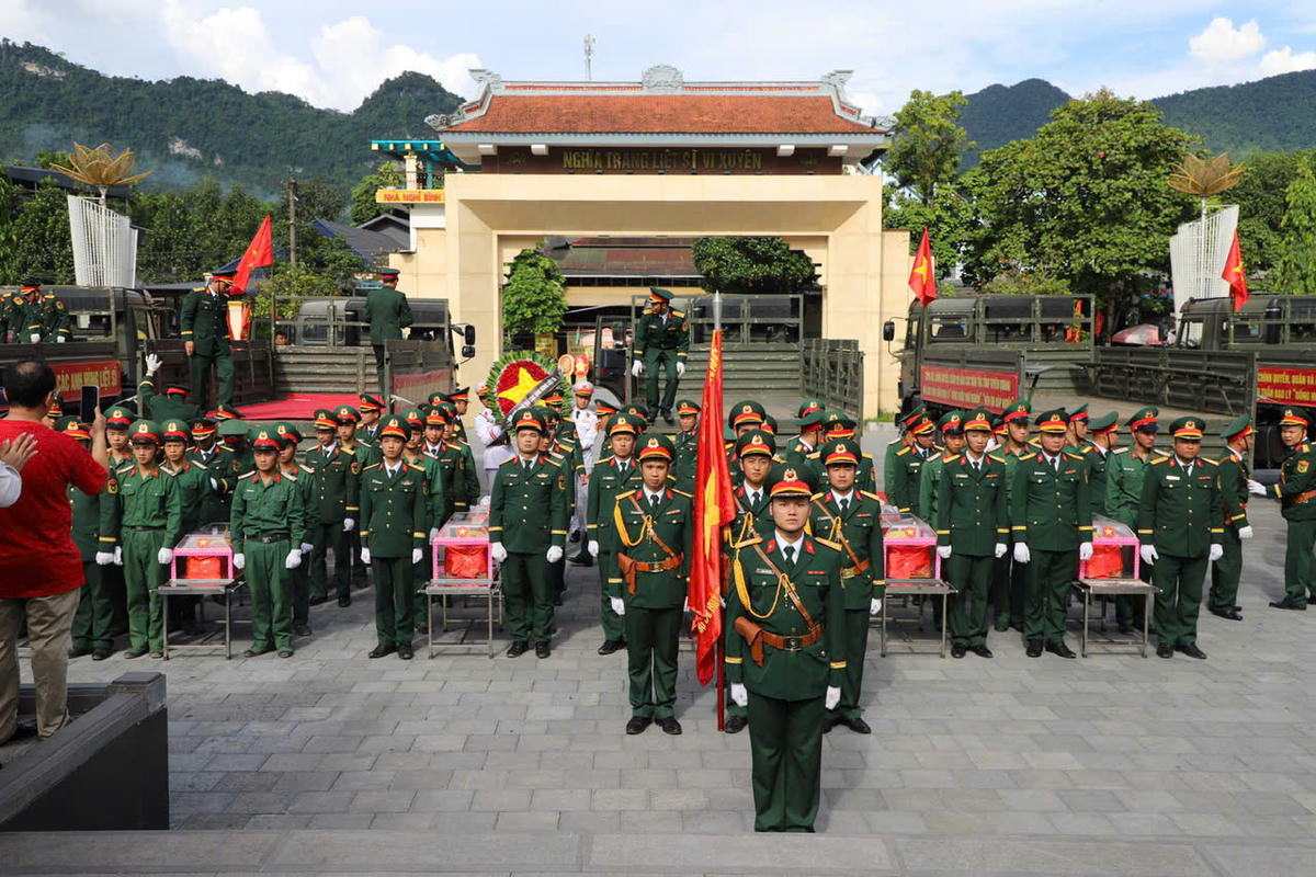 Tuyên Quang tổ chức lễ di quan đưa các Anh hùng liệt sĩ trở về đất Mẹ