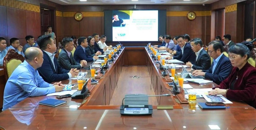 Thường trực Thành ủy Đà Nẵng làm việc với Tập đoàn VSIP Việt Nam về nghiên cứu dự án đầu tư xây dựng và kinh doanh kết cấu hạ tầng khu công nghiệp tại KĐT đô thị-dịch vụ Điện Tiến. Ảnh: XH.